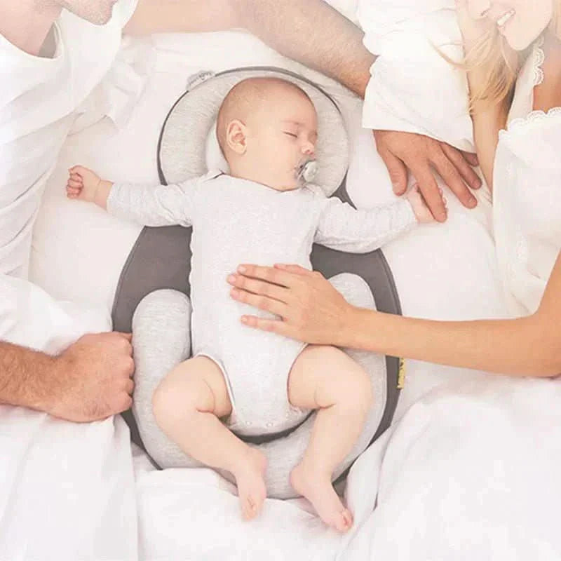 NurtureNest Ergonomisk Babypude til Sikker Søvn og Forebyggelse af Fladt Hoved