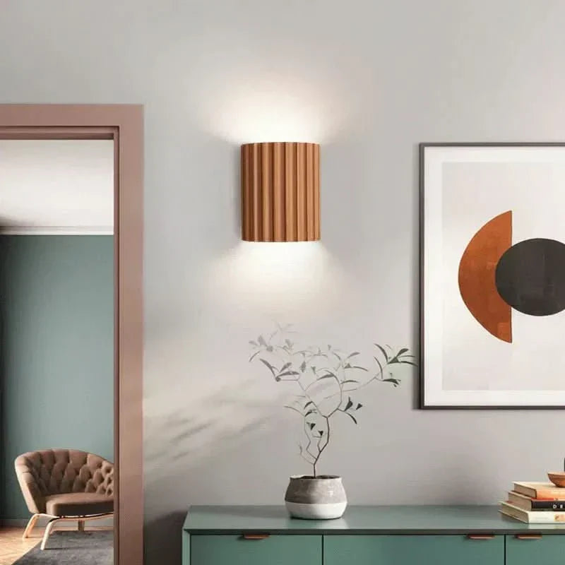 LumaNest Moderní nástěnná lampa z pryskyřice s ambientním LED světlem