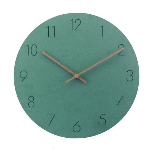 Horloge murale silencieuse Aurora Nordic en bois naturel pour intérieurs modernes