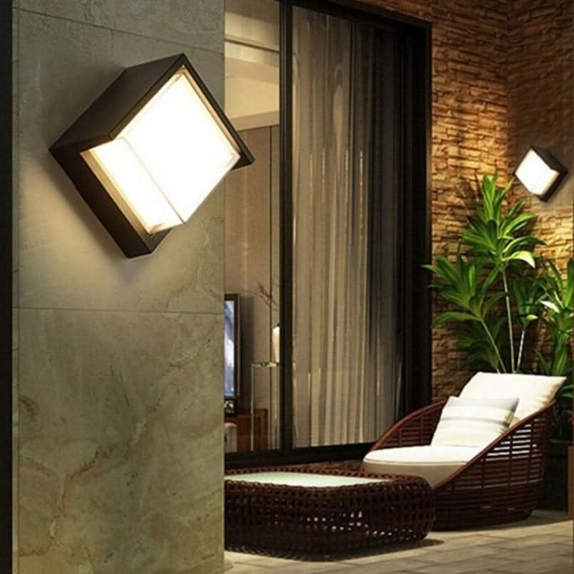 چراغ دیواری LED فضای باز LumaGuard با حسگر حرکت برای ایمنی و زیبایی