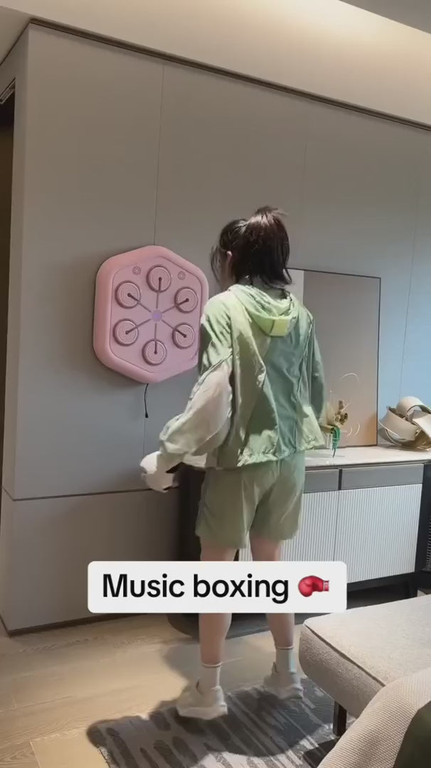 Hudební boxovací stroj s boxerskými rukavicemi pro domácí cvičení