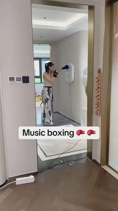 Hudební boxovací stroj s boxerskými rukavicemi pro domácí cvičení