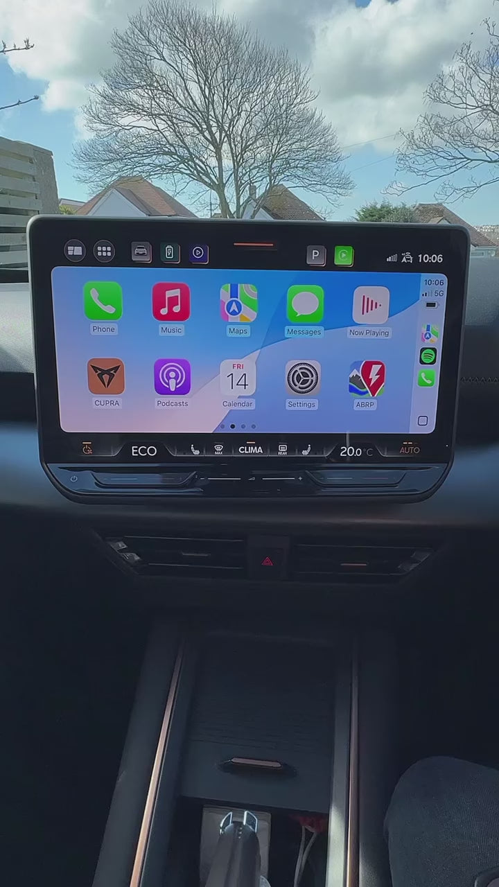 مبدل کوچک بی‌سیم CarPlay و Android Auto برای استفاده در خودرو