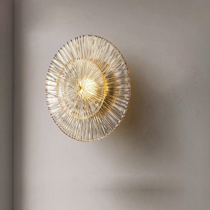 Aurelia Glas-Wandleuchte mit mattem Goldrahmen und Kristallen