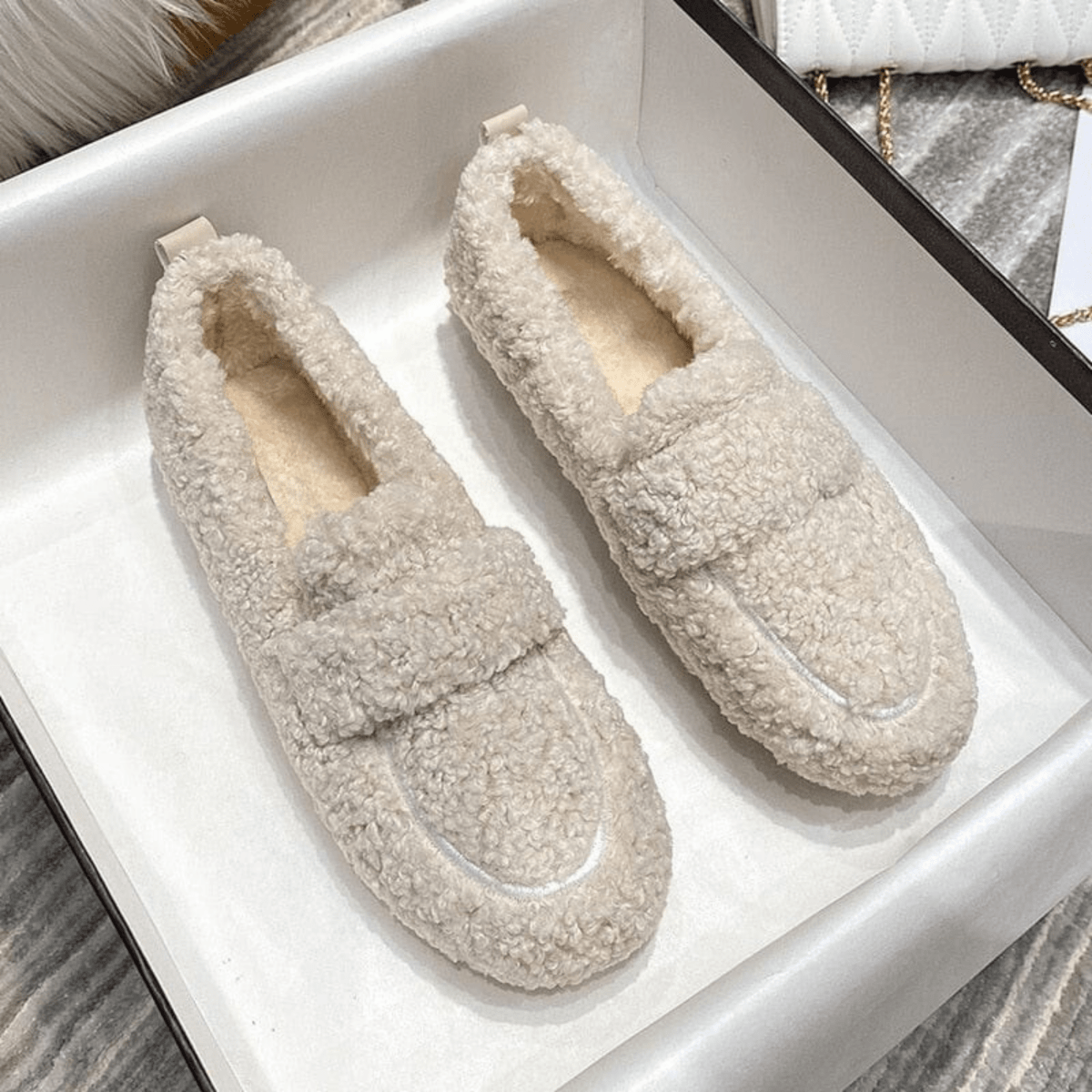 کفش‌پوش‌های زمستانی شیک CozyNest برای گرما و راحتی