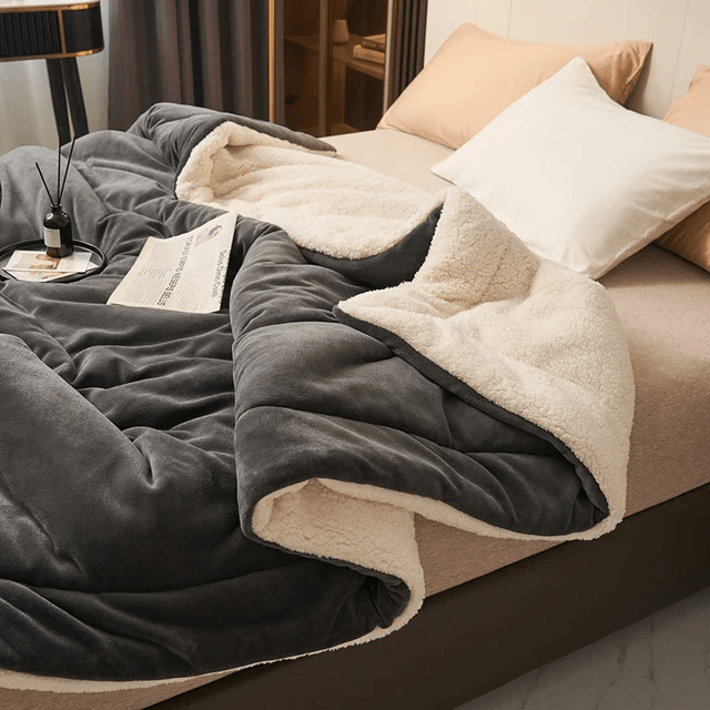 CozyNest Luxe plyšová flanelová fleecová deka pro pohodlí a styl
