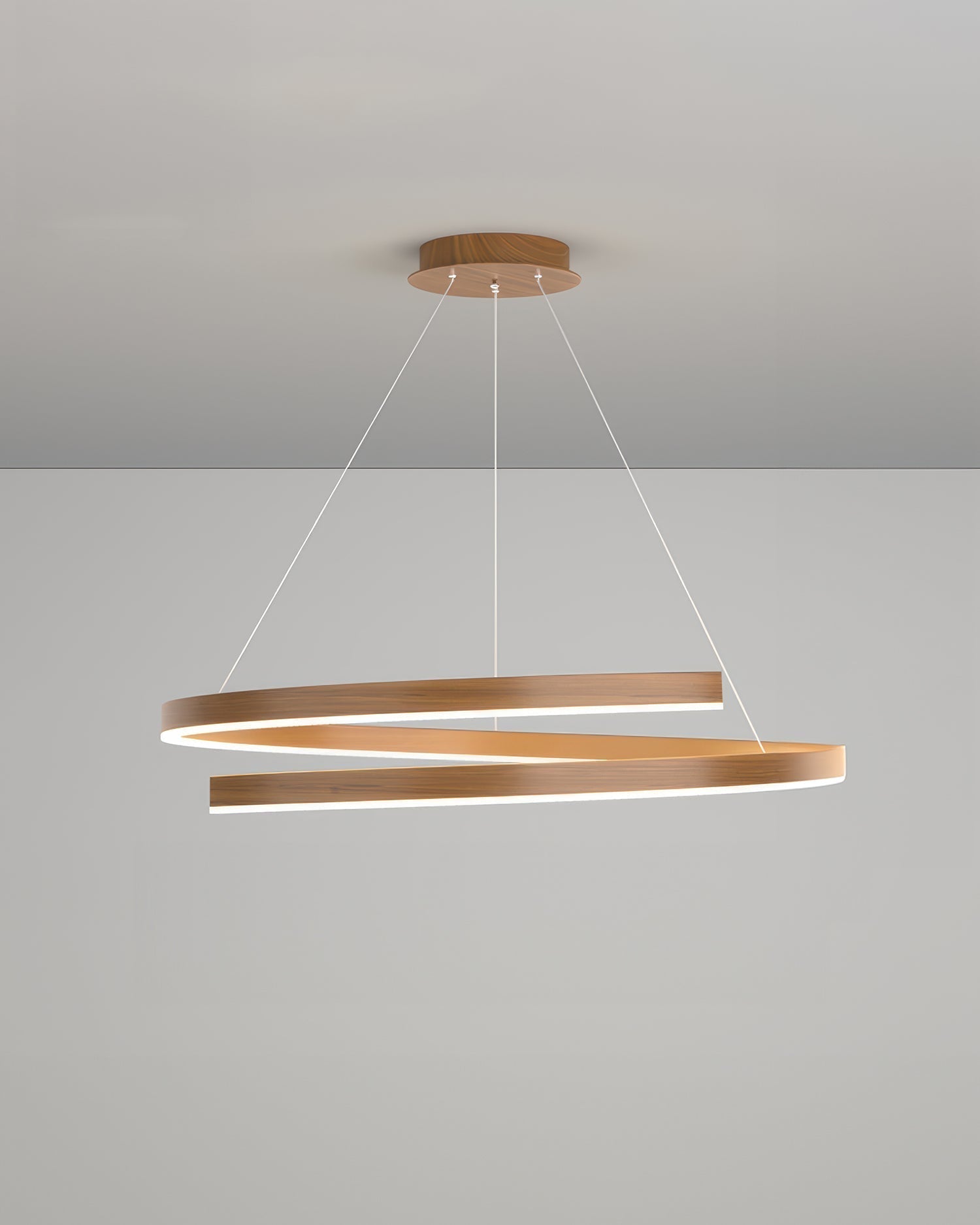 Lámpara de araña estilo caoba Tavero con ángulos ajustables y acabado en aluminio con textura de madera